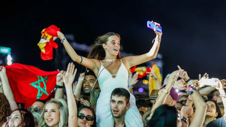 Razgolićene obline, vruće puse i fetiš dodaci: Seksi partijanerice otpustile kočnice i pobrinule se za nezaboravne prizore