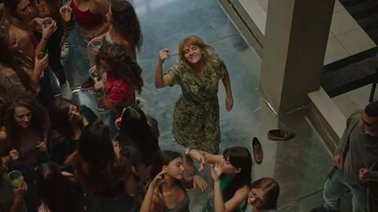 Film o samoći, pro&scaron;losti, nemogućim vezama, ljubavi i apsurdu