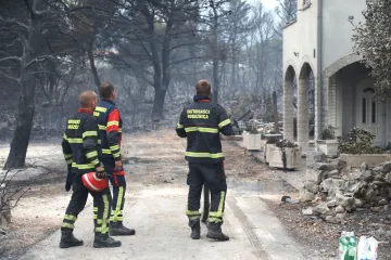 U gašenju požara kod Grebaštice ozlijeđena četiri vatrogasca