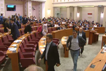 Jandroković nije htio sazvati izvanrednu sjednicu. Oporba napustila sabor