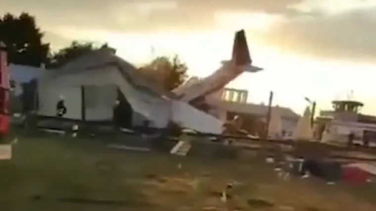 Blizu Var&scaron;ave se sru&scaron;io mali avion. Poginulo pet osoba, ima ozlijeđenih