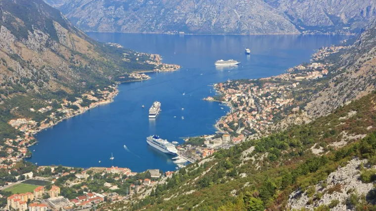 Turistički zrakoplov srušio se u Crnoj Gori, dvije osobe su ozlijeđene