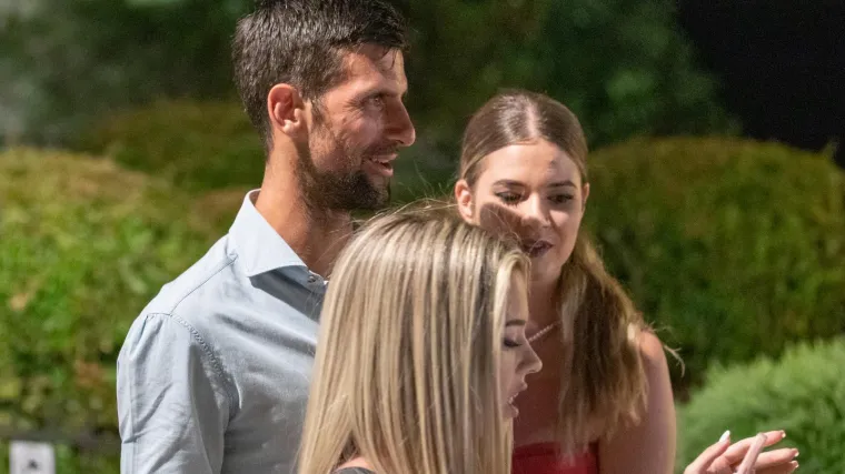 Novak Đoković stigao u Dubrovnik: Strpljivo i nasmijano je po izlasku s jahte pozirao s obožavateljima