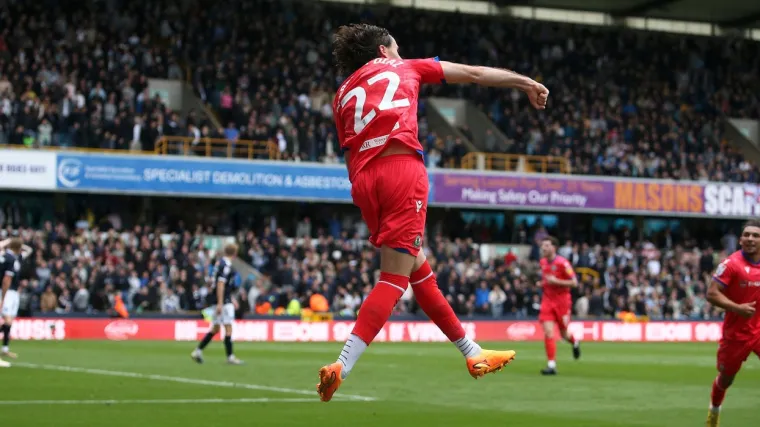 Ovo će vam uljep&scaron;ati dan: Pogledajte inicijaciju novog napadača Villarreala, pjesma je izazvala ludnicu u restoranu