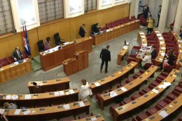 Milanovićev presedan zastupnike vratio u saborske klupe. Doskočice obilježile prvi dan, sutra nova runda...