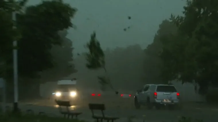 Neki je nazivaju olujom svih oluja: Ugašeno pet života, oštećene tisuće kuća, neki tvrde da je bilo gore nego u ratu...