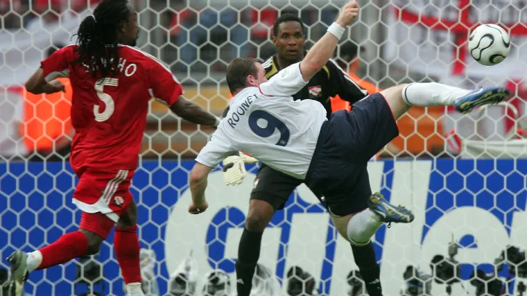 Događaj koji je zaprepastio sve: Legendarni nogometa&scaron; izgubio svijest usred prijenosa uživo i sru&scaron;io se na travnjak