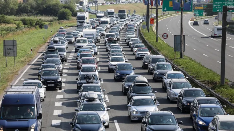 Ima&scaron; vozačku? Ako ne dobije&scaron; 10/10 na ovom kvizu iz prometnih pravila, možda bi trebao ostati bez nje...