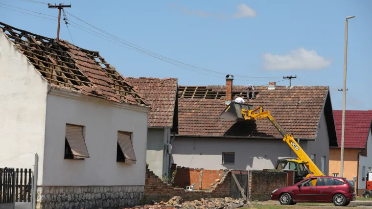 Djelatnici vinkovačke gradske uprave odrekli se regresa kako bi pomogli stradalima od nevremena