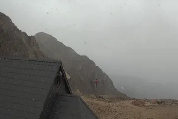 Snijeg usred ljeta u našem susjedstvu: Kamera zabilježila pahulje i nevjerojatne prizore