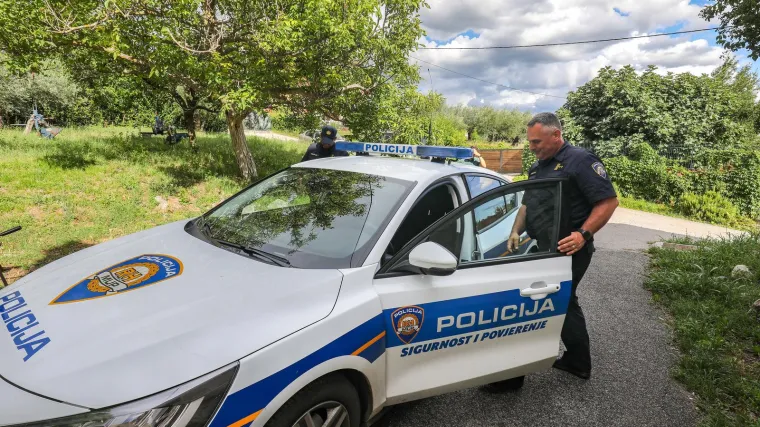 Mu&scaron;karac je presreo ženu kada je i&scaron;la na posao: Na cestama i specijalci, u tijeku je velika potraga