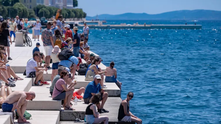 U cijeloj Hrvatskoj prevladavajuće sunčano ili većinom sunčano: Temperatura oko 30 stupnjeva