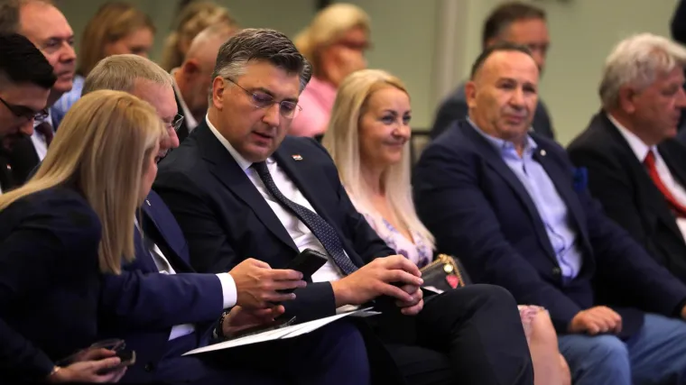 Plenković odgovorio Milanoviću: 'MUP-ovci nisu neke trač babe da me o svemu obavještavaju'