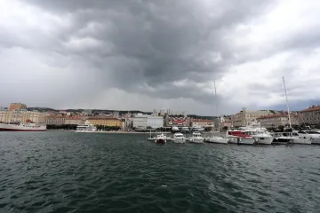 Nedjelja okupana kišom, no prema kraju dana sve više sunca. Dalmacija neće ni osjetiti pogoršanje