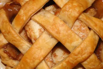Recept za sočnu bezglutensku pitu od jabuka