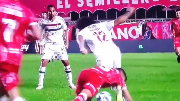 Marcelo protivniku potpuno dislocirao koljeno, a izbornik Brazila &scaron;okirao izjavom: 'Crveni karton za ovo je apsurd!'