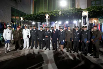 Pogledajte tko se sve pojavio na Milanovićevom svečanom prijemu u Kninu: Ministri su mu udijelili košaricu