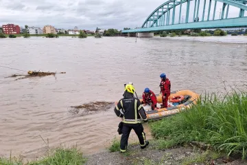 'Opasno i neodgovorno!': Vatrogasci imali neobičnu intervenciju na Savi, ovo je na razini odlaska na Biokovo u japankama!?