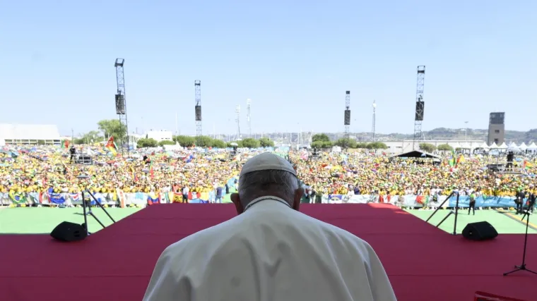 Zatvarajući susret katoličke mladeži papa poručio da mu je san mir u svijetu