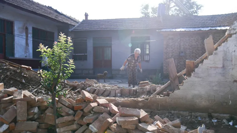 Potres udario u gluho doba noći: Sru&scaron;ilo se čak 126 zgrada, ima dosta ozlijeđenih, obustavljene neke željezničke linije...