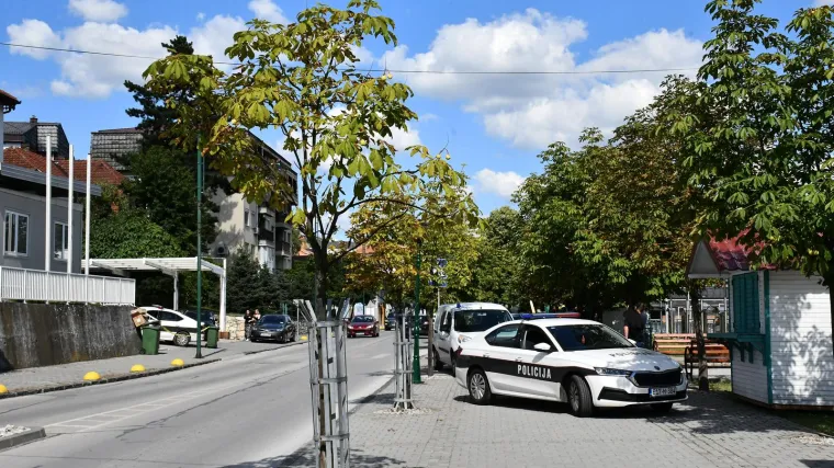 Ljudi iza&scaron;li na ulice: Stotine ljudi u Gradačcu zbog ubojstva žene