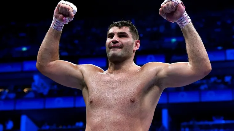 Hrgoviću se nakon pobjede u meču života javili Mandžukić, Klasnić, Or&scaron;ić, braća Sinković...