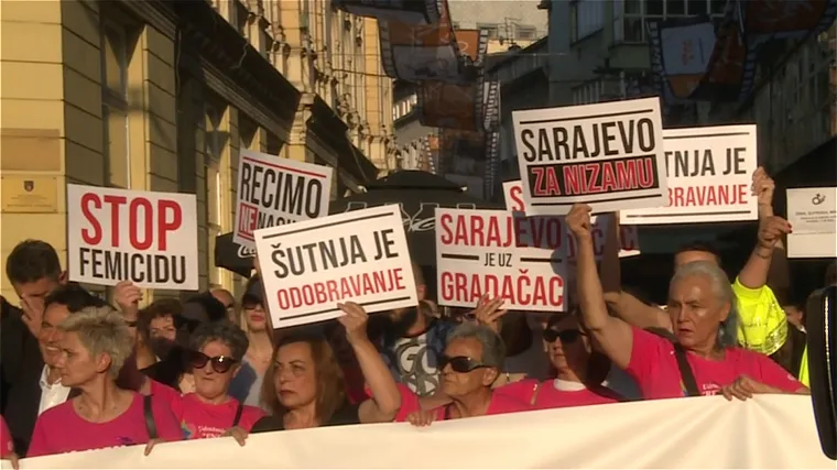 Prosvjed u Sarajevu počeo snažnim obraćanjem gradonačelnice, pročitala je 16 zahtjeva: 'Ovo je posljednji trenutak'