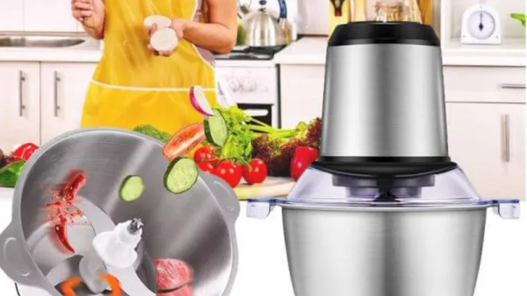 Impresivan multipraktik sa 4 ultra brze o&scaron;trice rje&scaron;ava do 56 kuhinjskih zadataka sjeckanja, mljevenja i gnječenja hrane