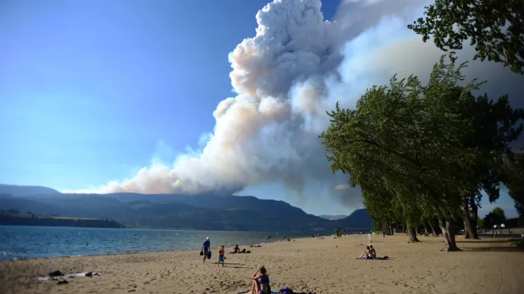 Kanadom bijesne strašni šumski požari, tisuće ljudi su evakuirane