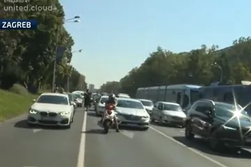 Žene blokirale promet na Vukovarskoj u Zagrebu, vozači trube i pozdravljaju ih