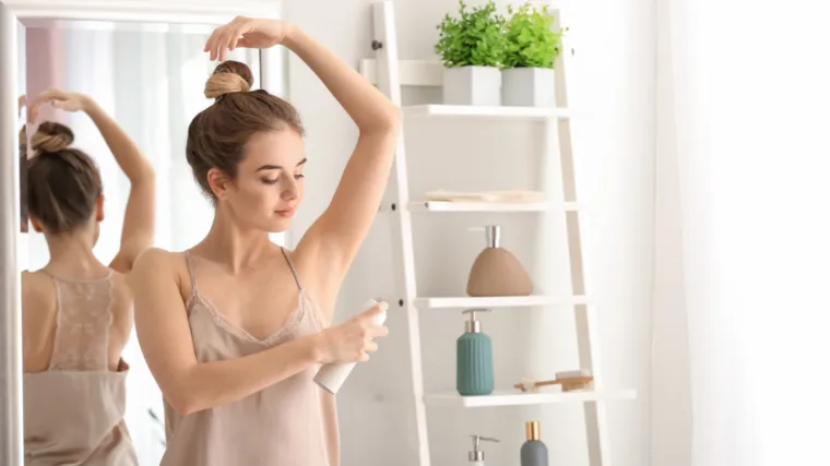 Dermatologinja upozorila na gre&scaron;ku koju svakodnevno radimo: Ova navika samo pogor&scaron;ava znojenje