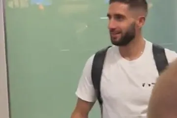 Luka Ivanušec novi igrač Feyenoorda: Pogledajte što su mu napravili novinari odmah po slijetanju u Nizozemsku