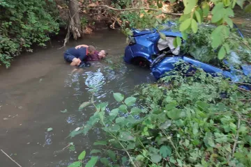 FOTO Neslužbeno: U Požegi jedna osoba lakše, druga teže ozlijeđena prilikom slijetanja u rijeku