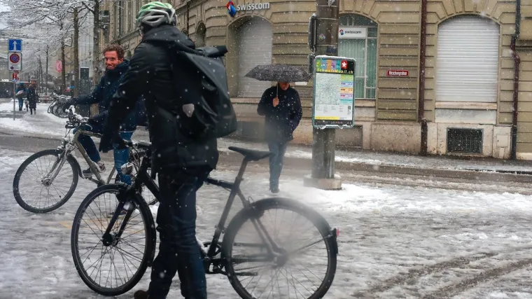 Vidjeli su snijeg u - u kolovozu! Nakon nesnosnih vrućina i temperature 31 u &Scaron;vicarskoj poplave i snijeg