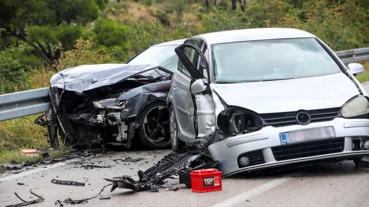 Teška prometna nesreća na području Splita: Sudarila se dva auta, ozlijeđene su tri osobe