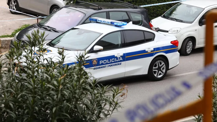 Teška nesreća u Splitu: Vozilo izletjelo s kolnika, jedna osoba teško ozlijeđena i bori se za život