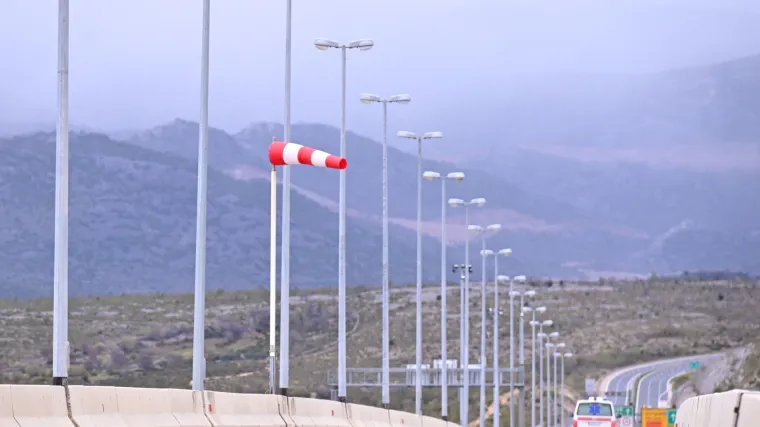 Na Jadranskoj magistrali jak vjetar, u prekidu niz katamaranskih linija