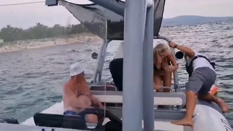 Mađari tijekom nevremena na luftmadracu plovili prema otočiću kod Novog Vinodolskog i zapeli na njemu