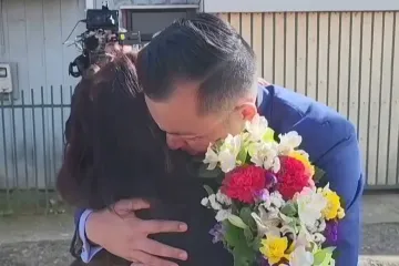 VIDEO Od majke su ga odvojili čim se rodio i rekli joj da je umro. Nakon 42 godine napokon su se sreli