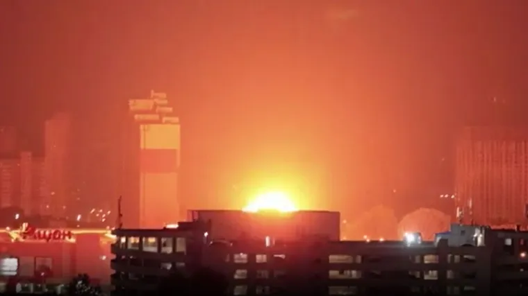 VIDEO Kijev na meti najsnažnijeg zračnog napada od proljeća, dvije osobe poginule