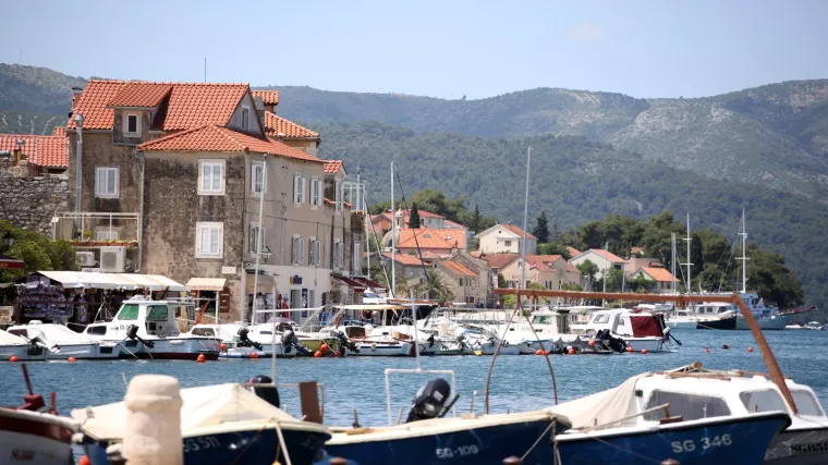 Hvarski poduzetnik cijelo ljeto naplaćivao nautičarima korištenje sidrišta s računom: Inspekcija mu je konačno 'pokucala na vrata'