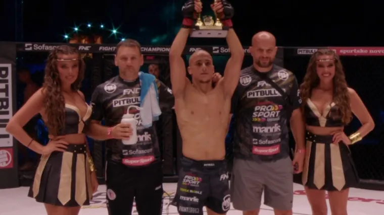 Hrvatski borac gu&scaron;enjem u prvoj rundi pobijedio Srbina: 'Želja mi je sad Beograd'