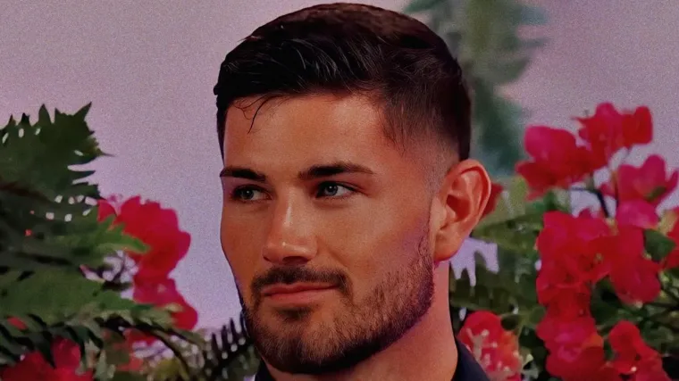 Za ovim frajerom ba&scaron; svi se okreću: Ne zna se &scaron;to je vi&scaron;e hot - lice ili tijelo...Ali, biv&scaron;a kaže da ima jedan gadan 'red flag'