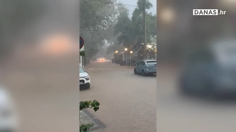 Na&scaron; čitatelj poslao kataklizmički video poplave u Grčkoj: 'Odsječeni smo vi&scaron;e od 12 sati, nema evakuacije'