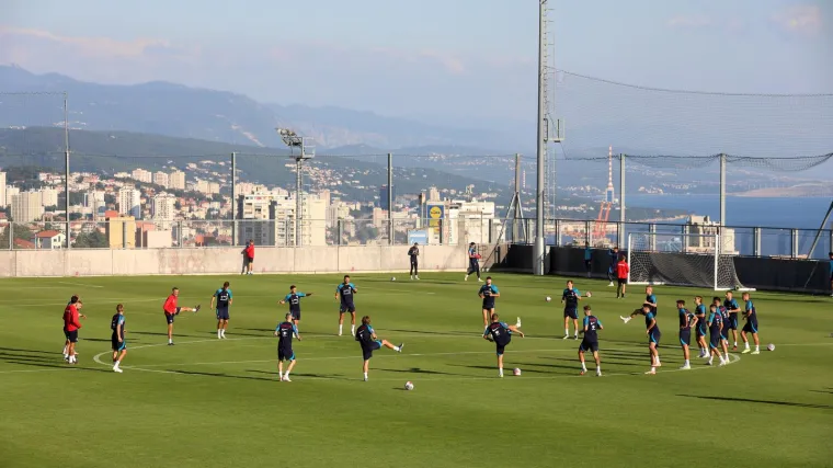 Ma &scaron;to se to dogodilo na Rujevici?! Osiguranje HNS-a ekspresno je moralo reagirati kada je čovjek to izvadio iz torbe!