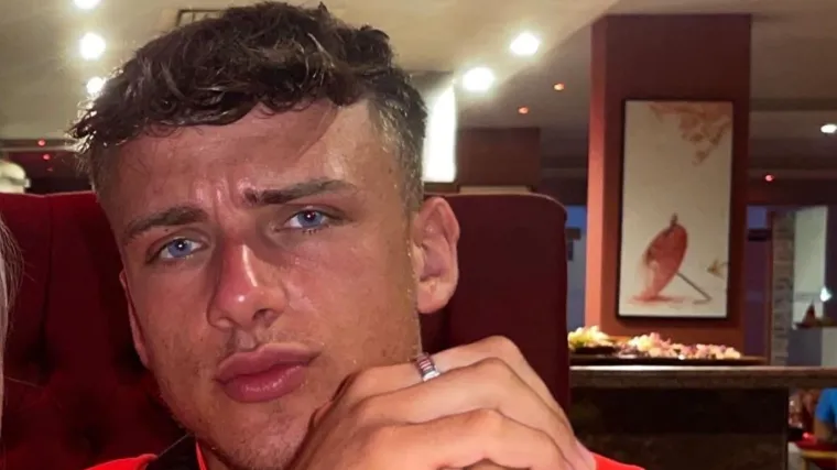 Žene se pomamile za mlađim bratom zvijezde realityja, dale bi sve da ga vide u minijaturnim gaćicama