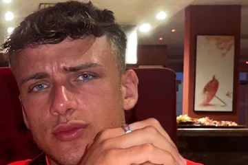 Žene se pomamile za mlađim bratom zvijezde realityja, dale bi sve da ga vide u minijaturnim gaćicama