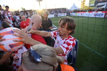 Kakva navala: Pogledajte što je po dolasku u Armeniju snašlo Luku Modrića, dobio je i poklon