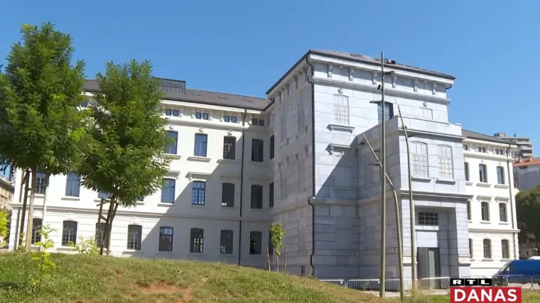 U Rijeci pakiraju i sele na tisuće knjiga u nove prostore gradske knjižnice: 'Konačno bez vlage i podruma!'