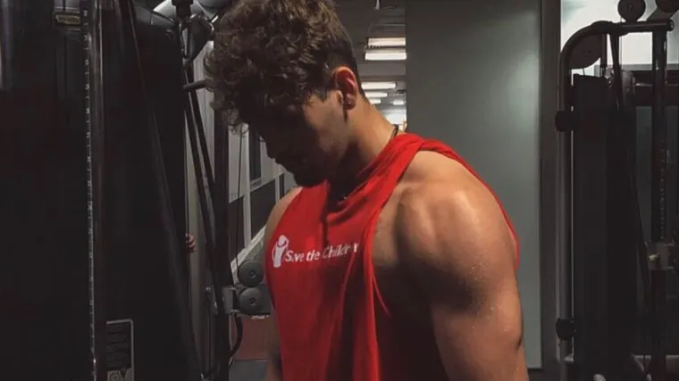 Bio je bucko, sad se sve djevojke okreću za njim: Istražili smo zašto je Zachariah toliko privlačan, odvalili smo na njegove fotke